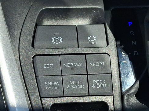 Used 2025 Toyota RAV4 XLE AWD/4WD image 23
