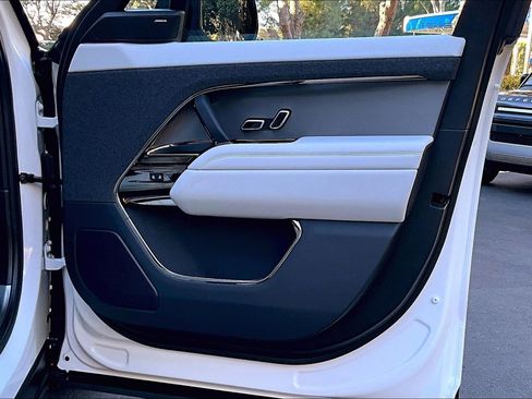 Used 2025 Land Rover Range Rover Sport image 28