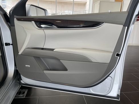 Used 2013 Cadillac XTS Platinum image 39