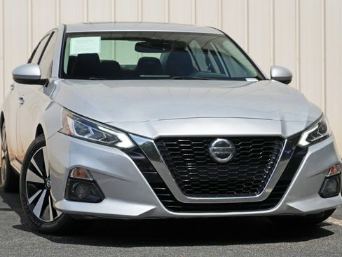 Used 2019 Nissan Altima 2.5 SV FWD image 2