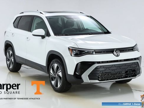 Used 2025 Volkswagen Taos SE w/ Panoramic Sunroof Package AWD/4WD image 15
