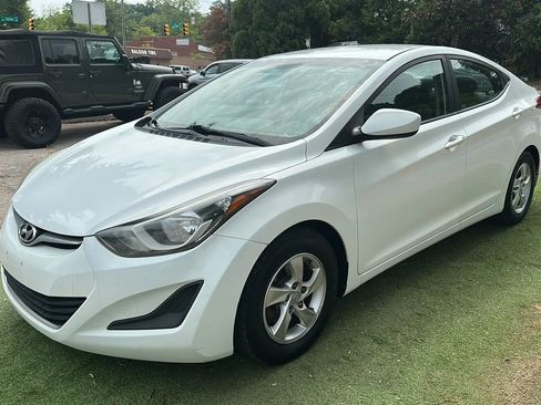 Used 2014 Hyundai Elantra SE FWD image 3