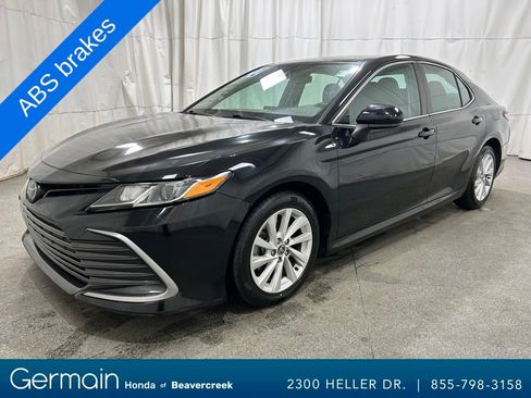 Used 2022 Toyota Camry LE image 4