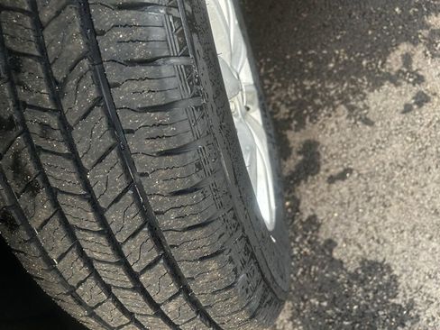 Used 2019 Chrysler Pacifica Touring-L w/ Advanced Safetytec Group image 4