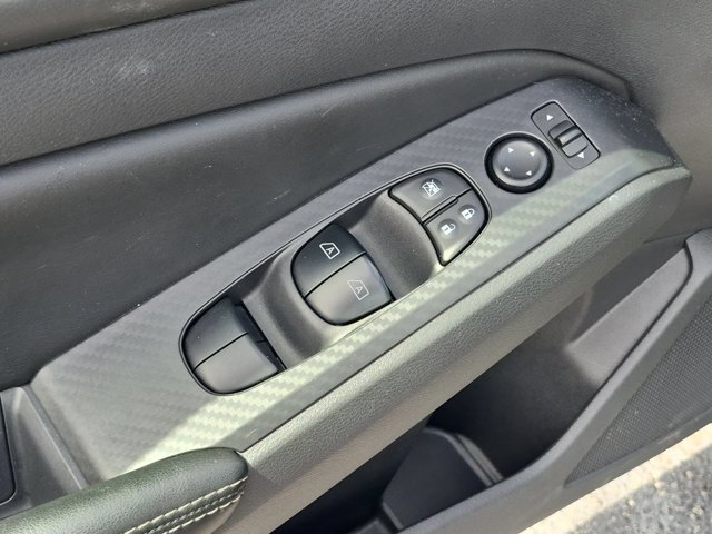 Used 2025 Nissan Altima 2.5 SV FWD image 13