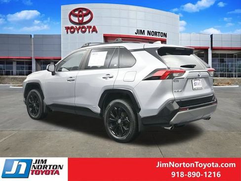 Used 2024 Toyota RAV4 SE AWD/4WD image 8