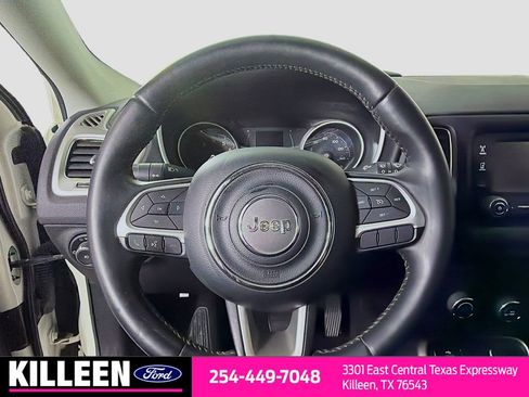 Used 2017 Jeep Compass Latitude image 10