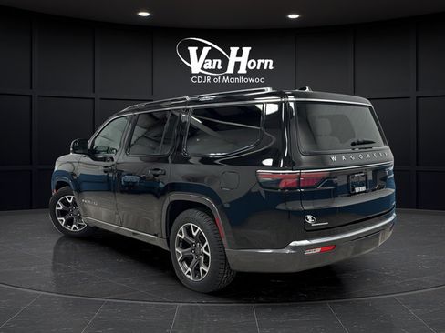 Used 2022 Jeep Wagoneer Series III w/ Premium Group I AWD/4WD image 5