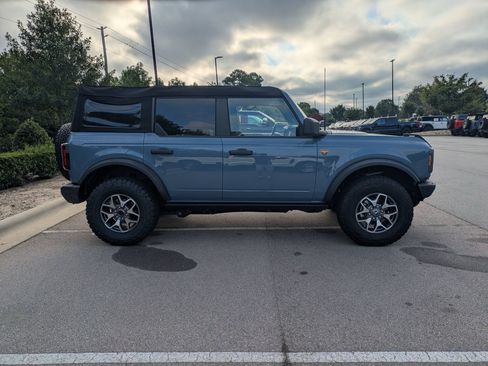 Certified 2024 Ford Bronco Badlands AWD/4WD image 3