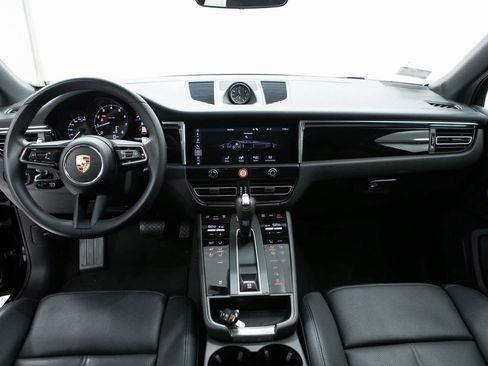 Certified 2025 Porsche Macan image 13