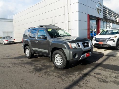 Used 2015 Nissan Xterra S image 24