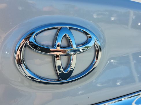 Used 2015 Toyota Camry XLE image 39