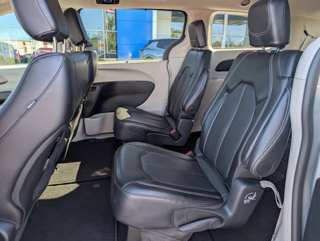 Used 2024 Chrysler Pacifica Touring-L FWD image 15