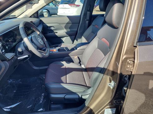 New 2026 Nissan Kicks SR w/ Cold Weather Package image 11