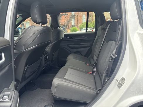 Used 2025 Jeep Grand Cherokee Laredo X w/ Luxury Tech Group I AWD/4WD image 22