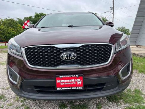 Used 2018 Kia Sorento FWD image 3