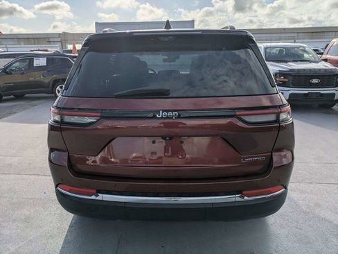 Used 2022 Jeep Grand Cherokee Limited w/ Luxury Tech Group II RWD image 4