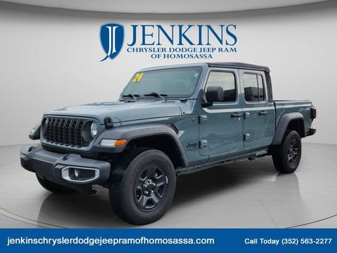 Used 2024 Jeep Gladiator Sport AWD/4WD image 11