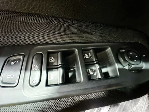 Used 2017 Jeep Renegade Sport w/ Power & Air Group FWD image 17