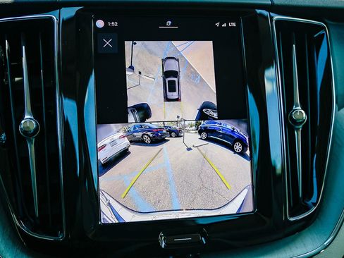 Used 2024 Volvo XC60 B5 Plus w/ Protection Package Premier image 28