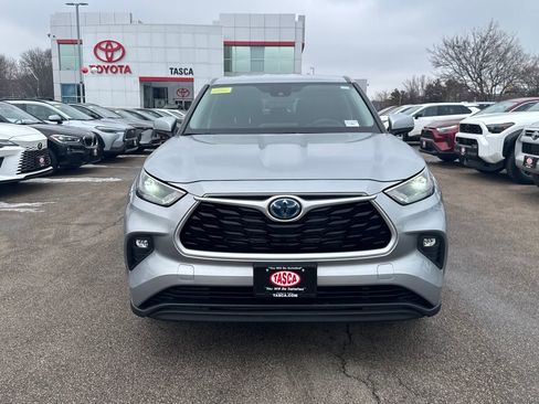 Used 2023 Toyota Highlander LE image 2