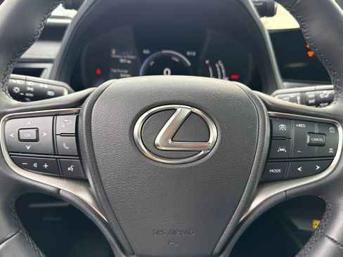 Certified 2025 Lexus UX 300h FWD image 17