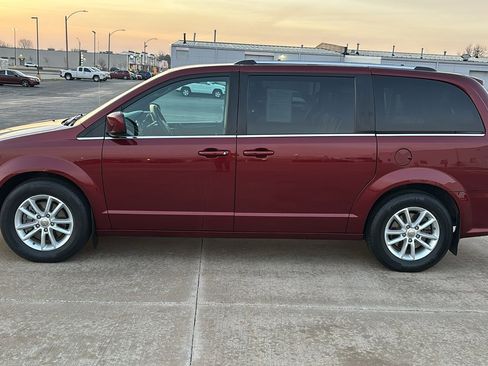 Used 2020 Dodge Grand Caravan SXT w/ Driver Convenience Group image 6