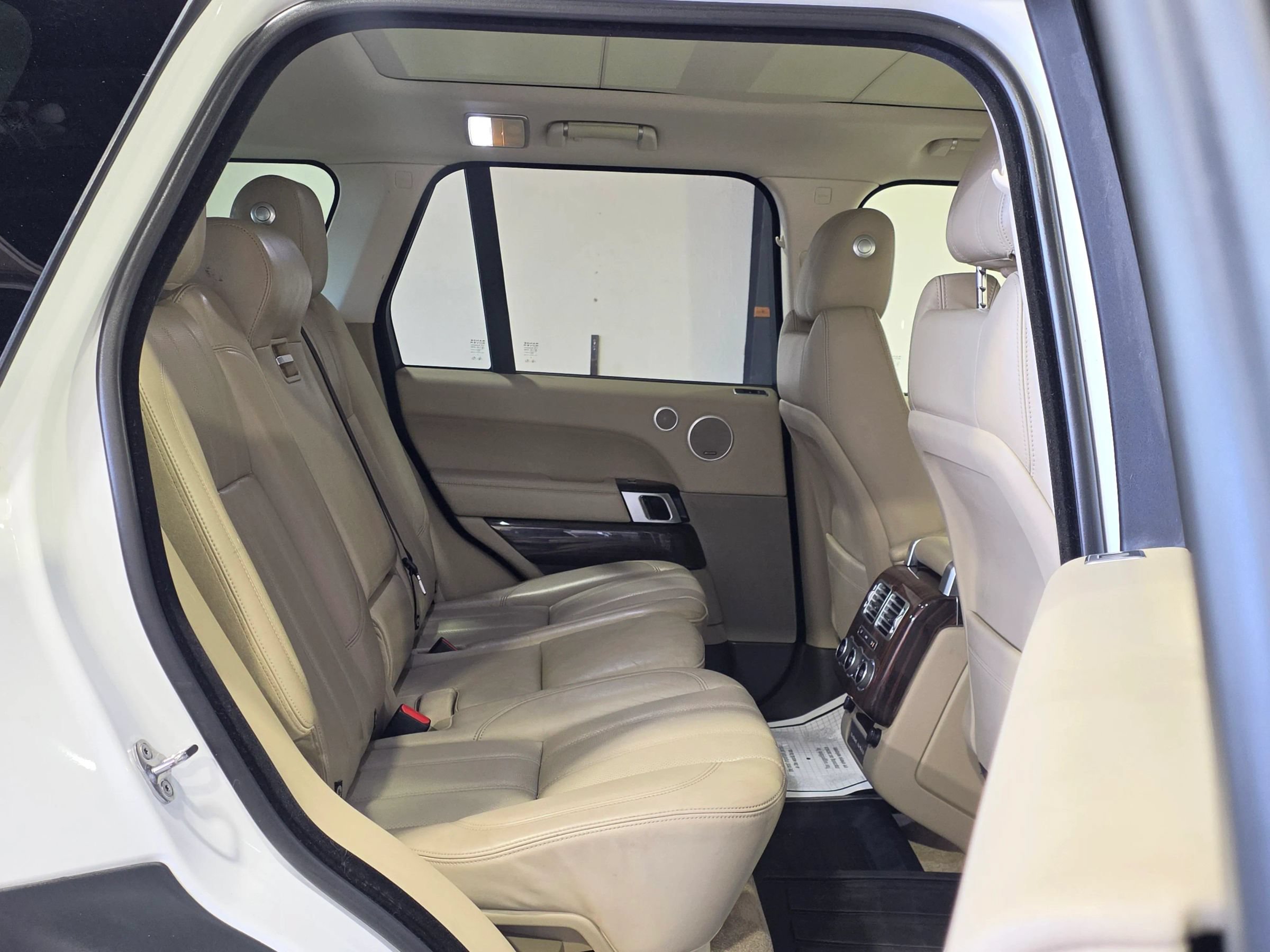 Used 2017 Land Rover Range Rover HSE AWD/4WD image 18