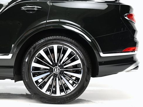Certified 2025 Bentley Bentayga Extended Wheelbase image 12