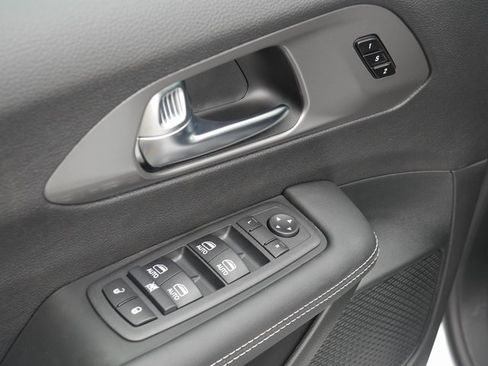 New 2026 Chrysler Pacifica Select image 16