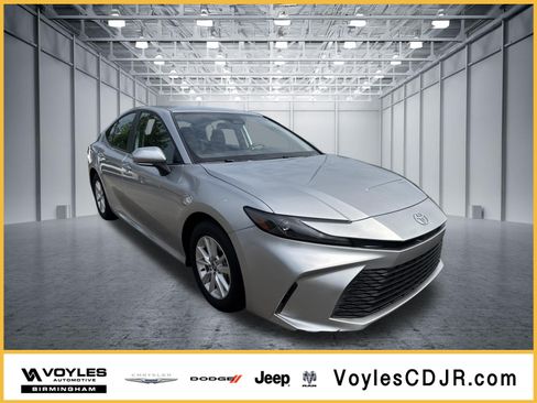 Used 2025 Toyota Camry LE FWD image 1