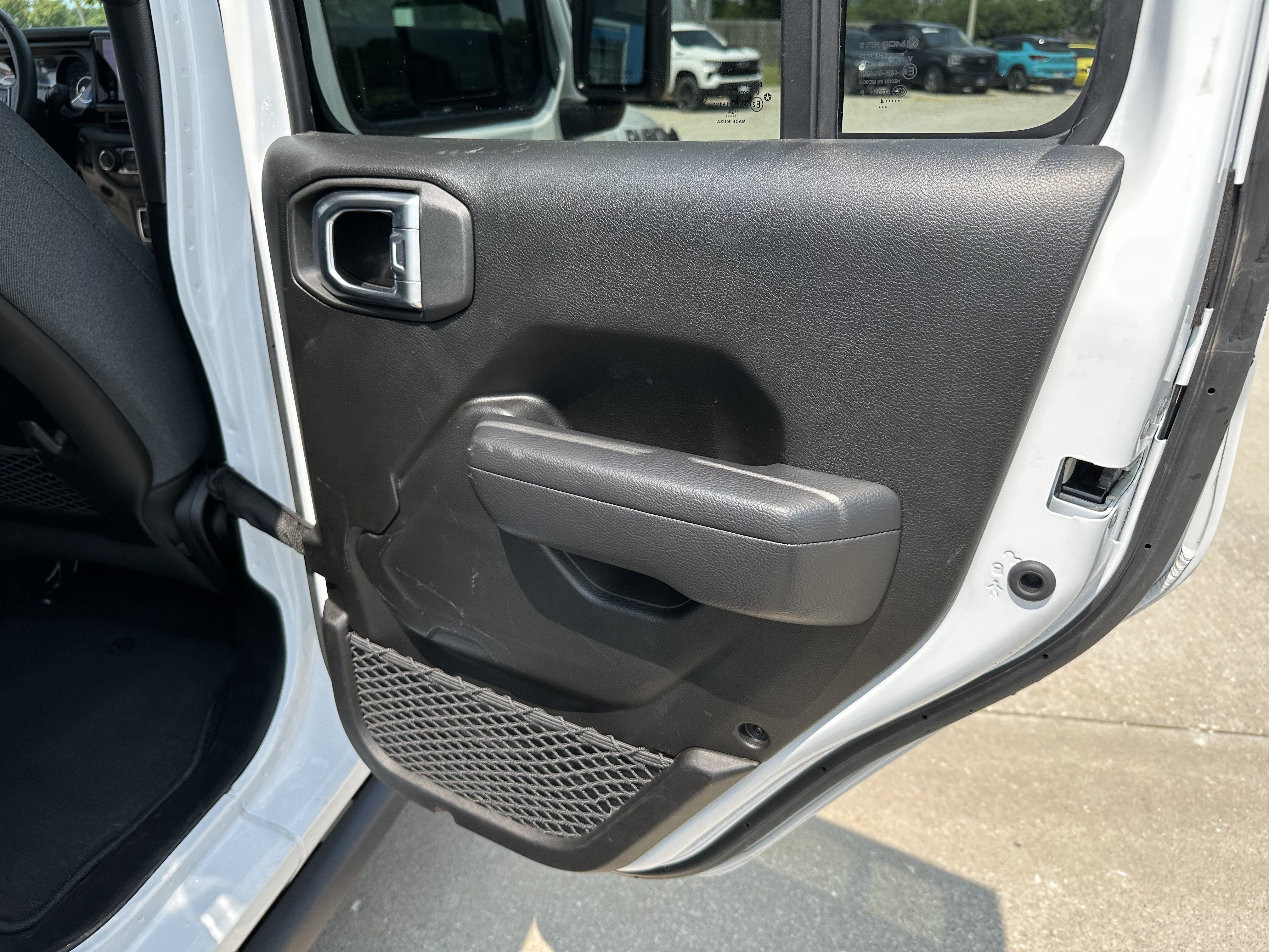 Used 2024 Jeep Wrangler Unlimited Rubicon AWD/4WD image 23
