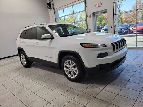 Used 2018 Jeep Cherokee Latitude Plus image 46