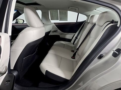 Used 2025 Lexus ES 300h w/ Premium Package FWD image 13
