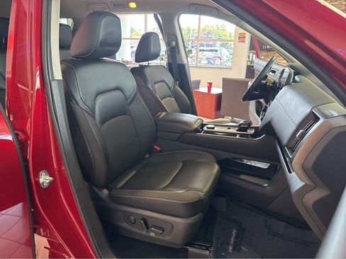 Used 2023 Nissan Pathfinder SL AWD/4WD image 37