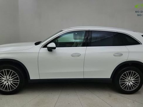 Used 2025 Mercedes-Benz GLC 300 4MATIC image 3