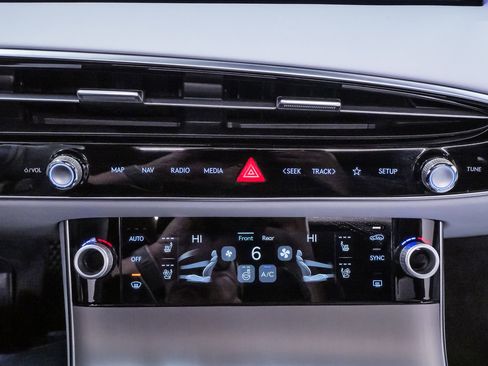 Certified 2026 Genesis GV70 2.5T Advanced image 16