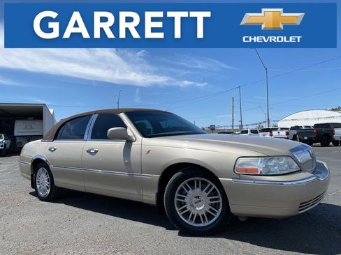 Used 2008 Lincoln Town Car Signature Limited RWD image 1