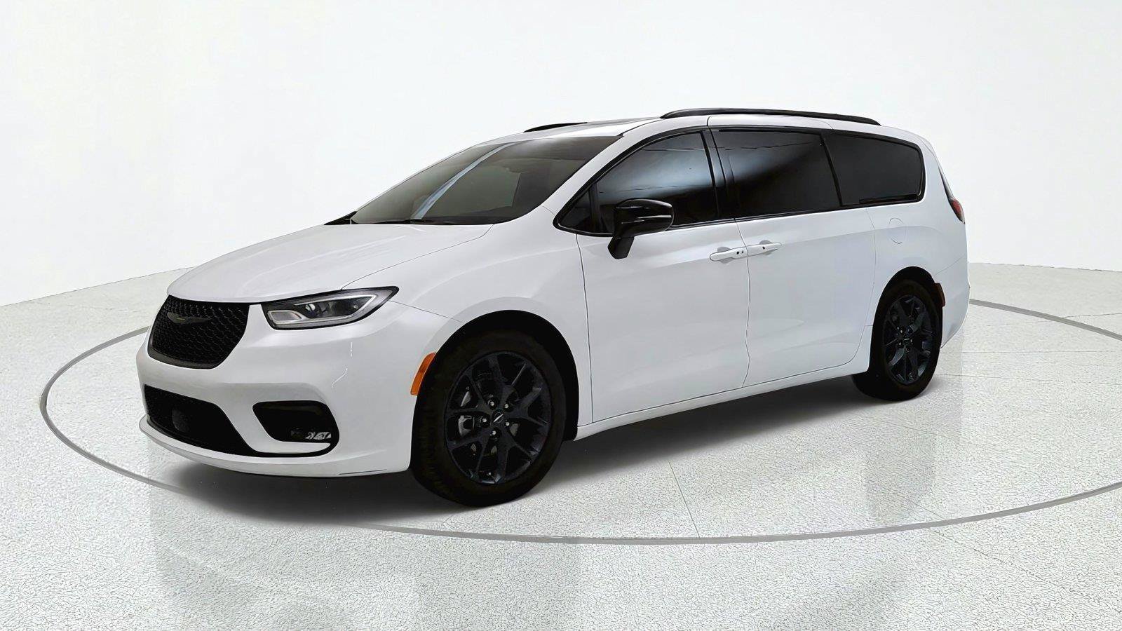 Used 2024 Chrysler Pacifica Limited w/ S Appearance Package FWD image 3