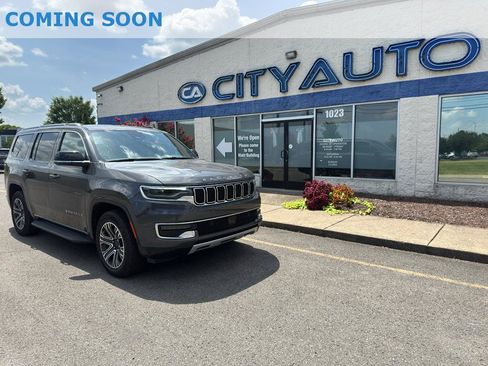 Used 2024 Jeep Wagoneer Series II w/ Flexible Seating Group RWD image 1