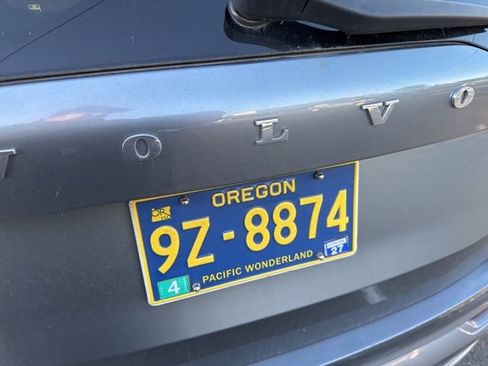 Used 2018 Volvo XC90 T6 Momentum w/ Momentum Plus Package image 24