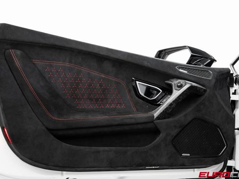 Used 2018 Lamborghini Huracan Performante image 28