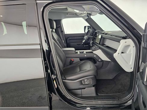 Used 2025 Land Rover Defender 130 S image 10