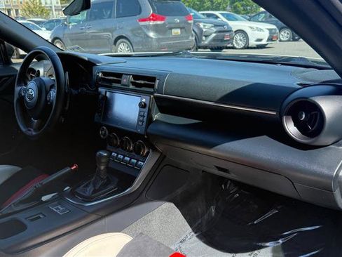 Used 2022 Toyota GR86 w/ ALL Weather Mat Package (TMS) RWD image 17