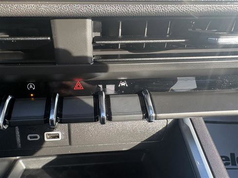 Used 2025 Chevrolet Colorado Trail Boss image 22