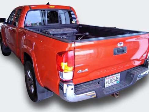 Used 2016 Toyota Tacoma SR5 w/ SR5 Appearance Package (DN) AWD/4WD image 4