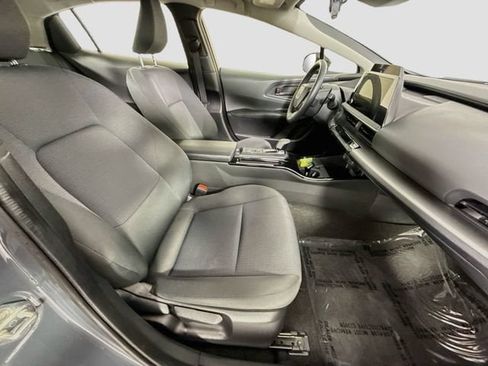 Certified 2025 Toyota Prius LE FWD image 27