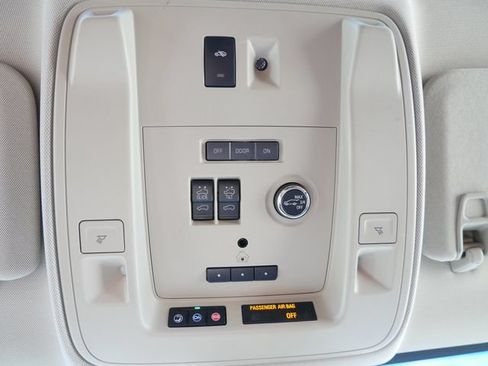 Used 2019 Cadillac Escalade Premium Luxury AWD/4WD image 19