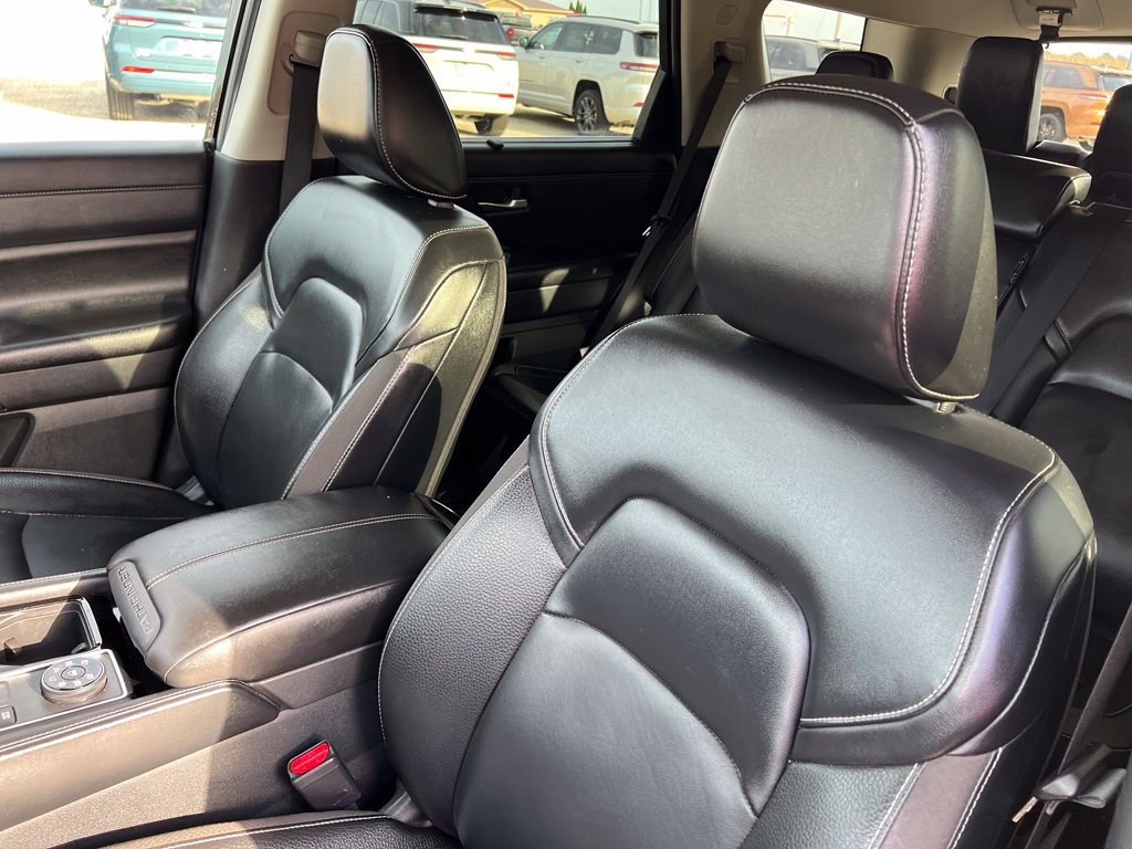 Used 2023 Nissan Pathfinder SL AWD/4WD image 34