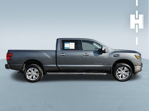 Used 2016 Nissan Titan SL image 2